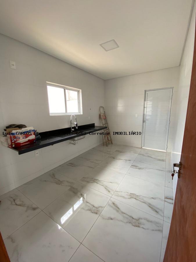 Casa à venda com 3 quartos, 260m² - Foto 4