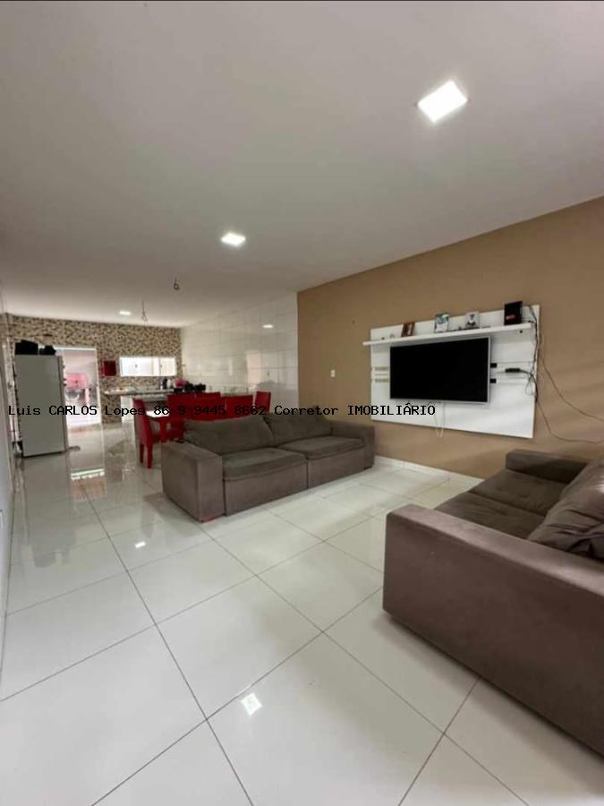 Casa à venda com 3 quartos, 205m² - Foto 1