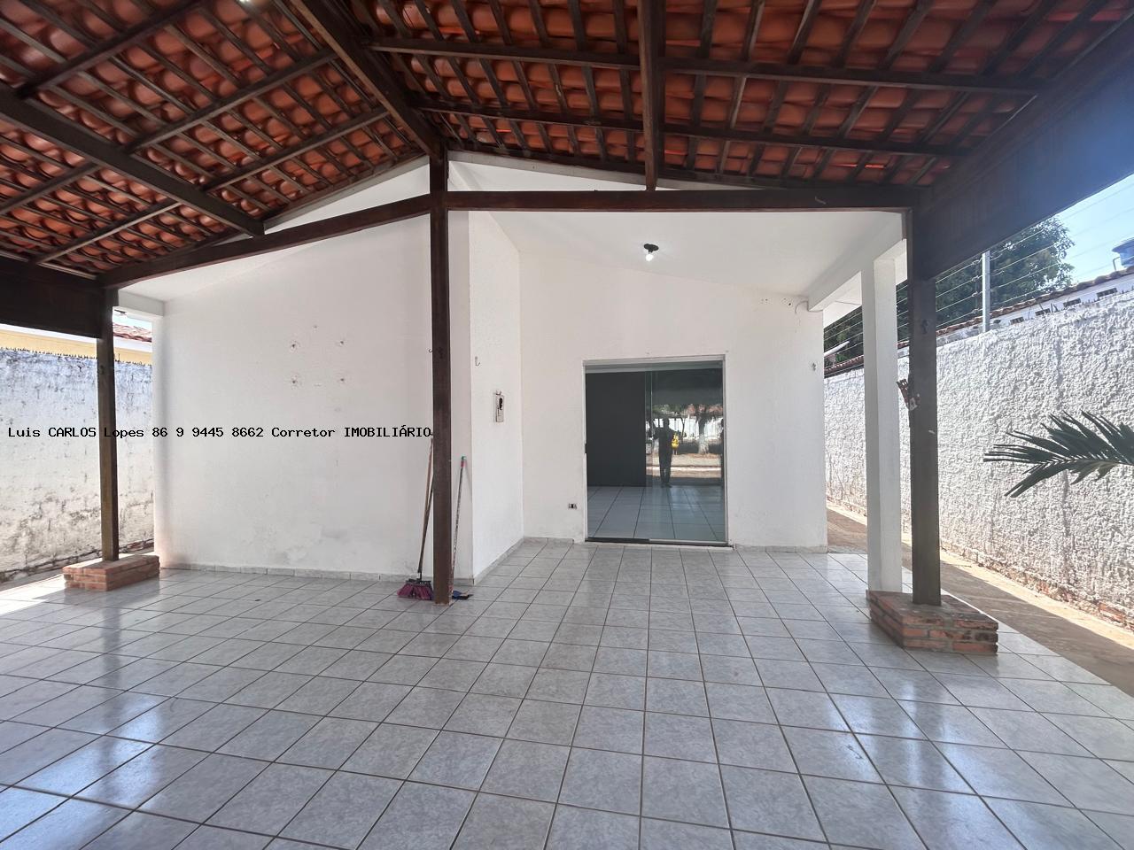 Casa à venda com 3 quartos, 200m² - Foto 2