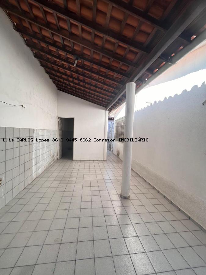 Casa à venda com 3 quartos, 200m² - Foto 12