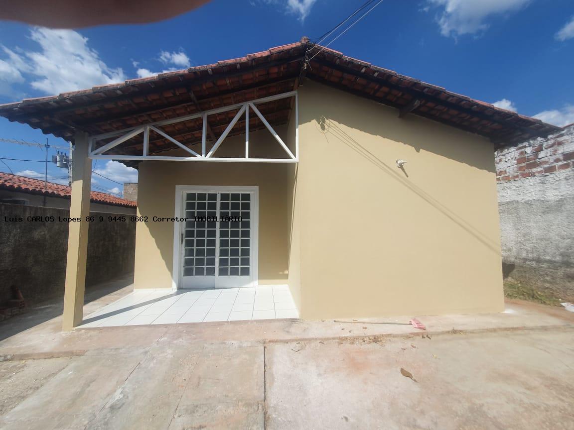 Casa à venda com 3 quartos, 200m² - Foto 2