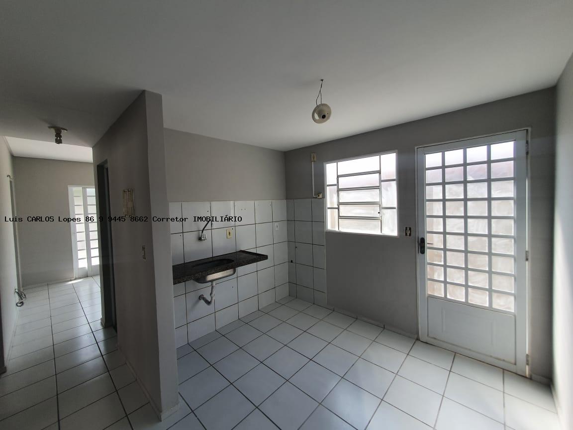 Casa à venda com 3 quartos, 200m² - Foto 3